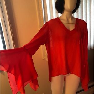 Coral blouse 🧚🏽‍♀️